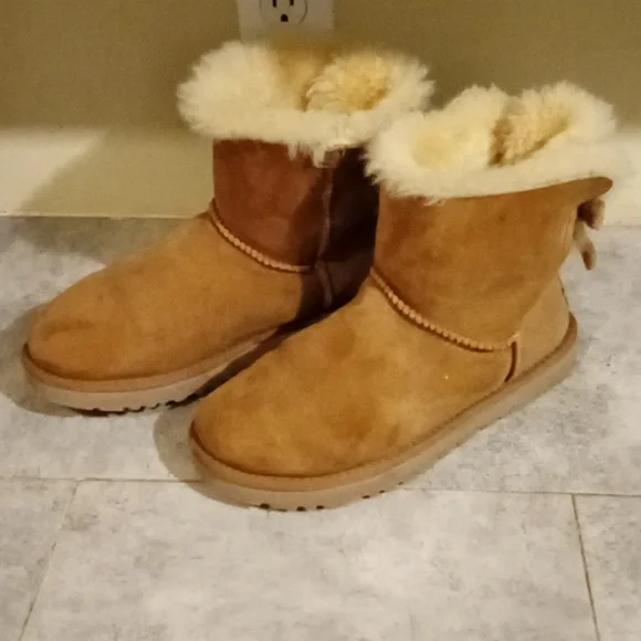 UGG boots size 8 women - Picture 2 of 6